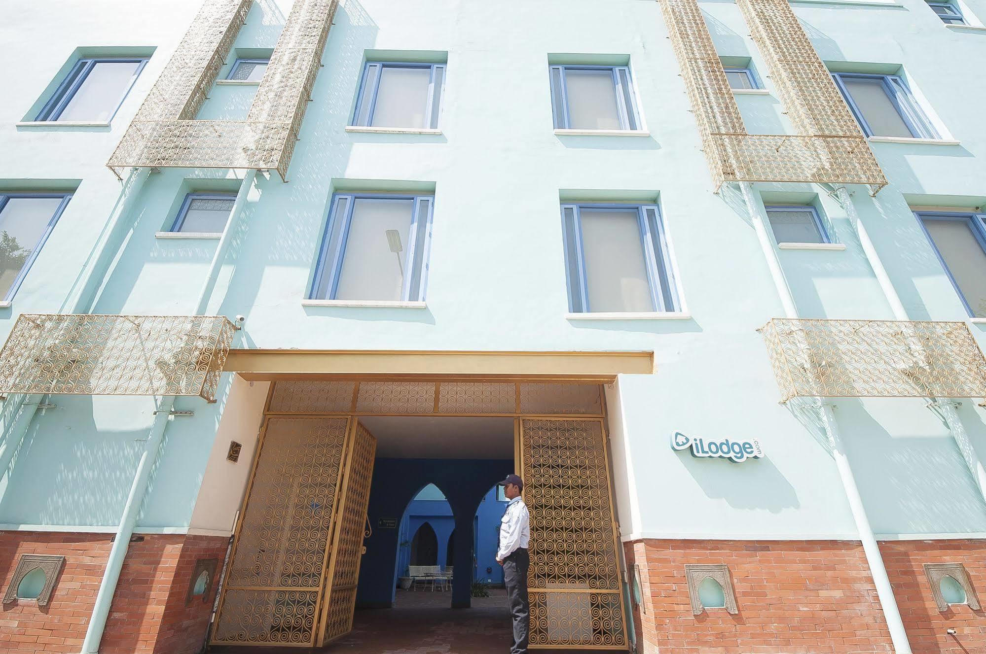 Bloom Boutique L Signature Towers Gurgaon Exterior photo